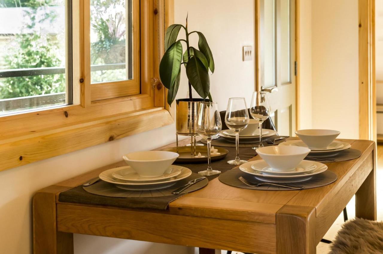 Laurel Lodge - 2 Bedroom Log Cabin - St Florence Saint Florence Esterno foto